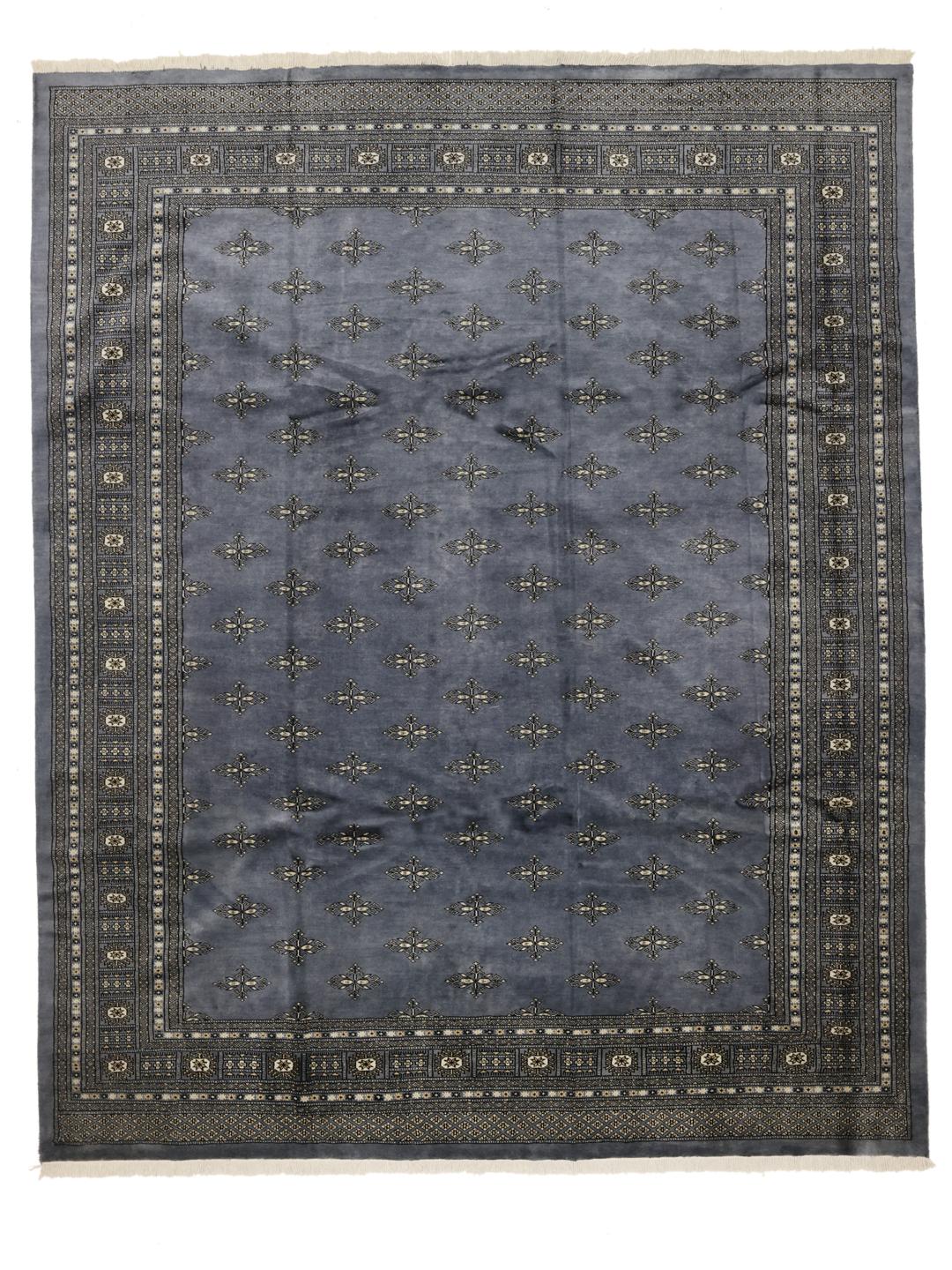 Hand-knotted Pakistani rug in grey with traditional geometric motifs