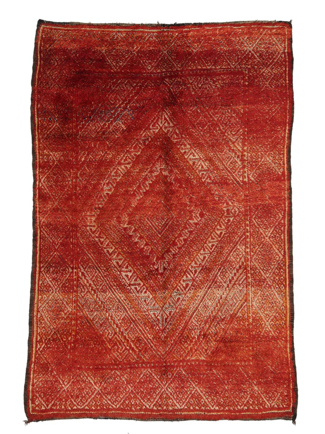Vintage handgemaakt Berber-tapijt uit Marokko met dieprode tinten en geometrische ontwerpen