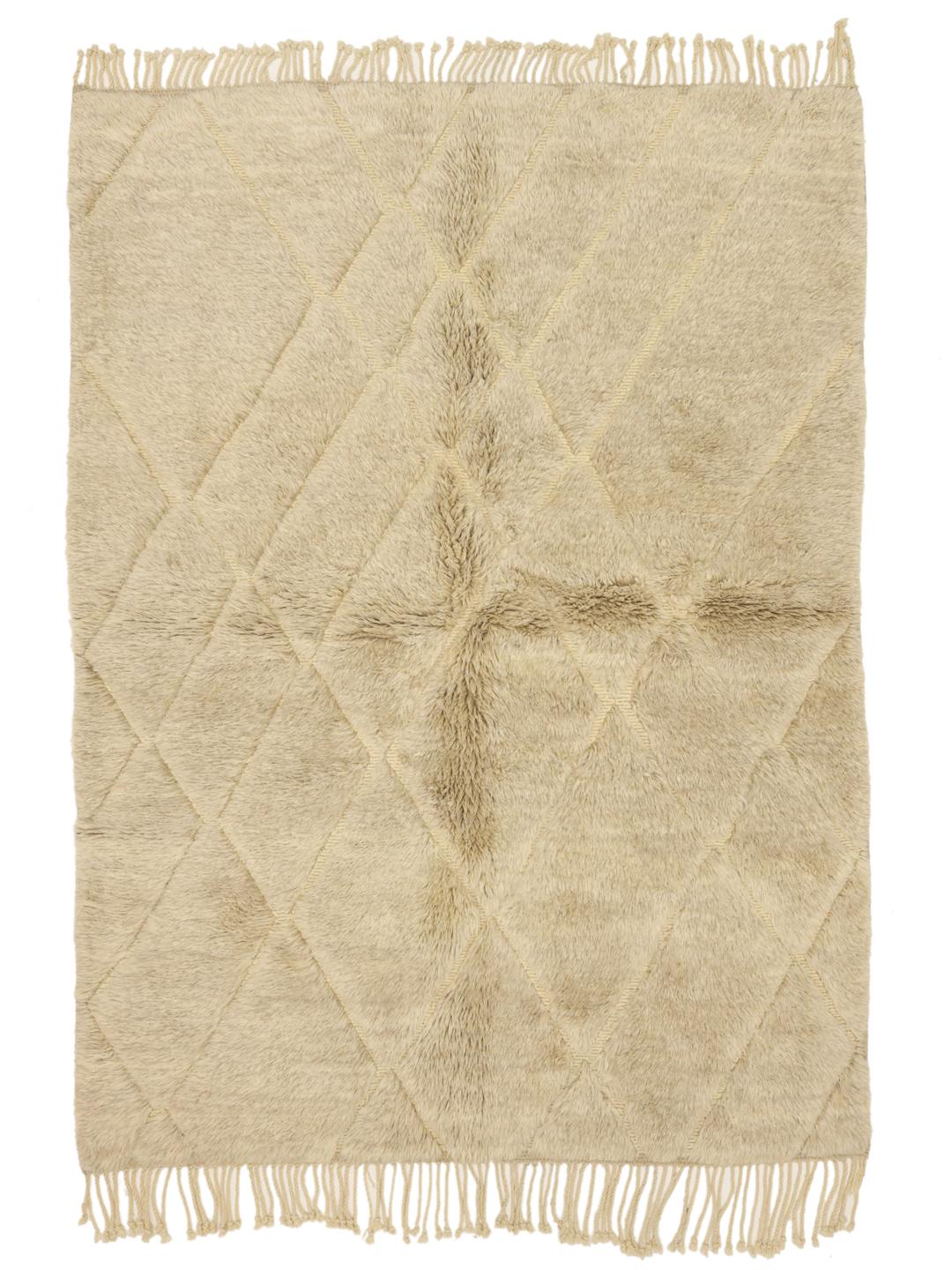 Een handgeknoopt Berber Marokkaans tapijt in beige met een ruitpatroon