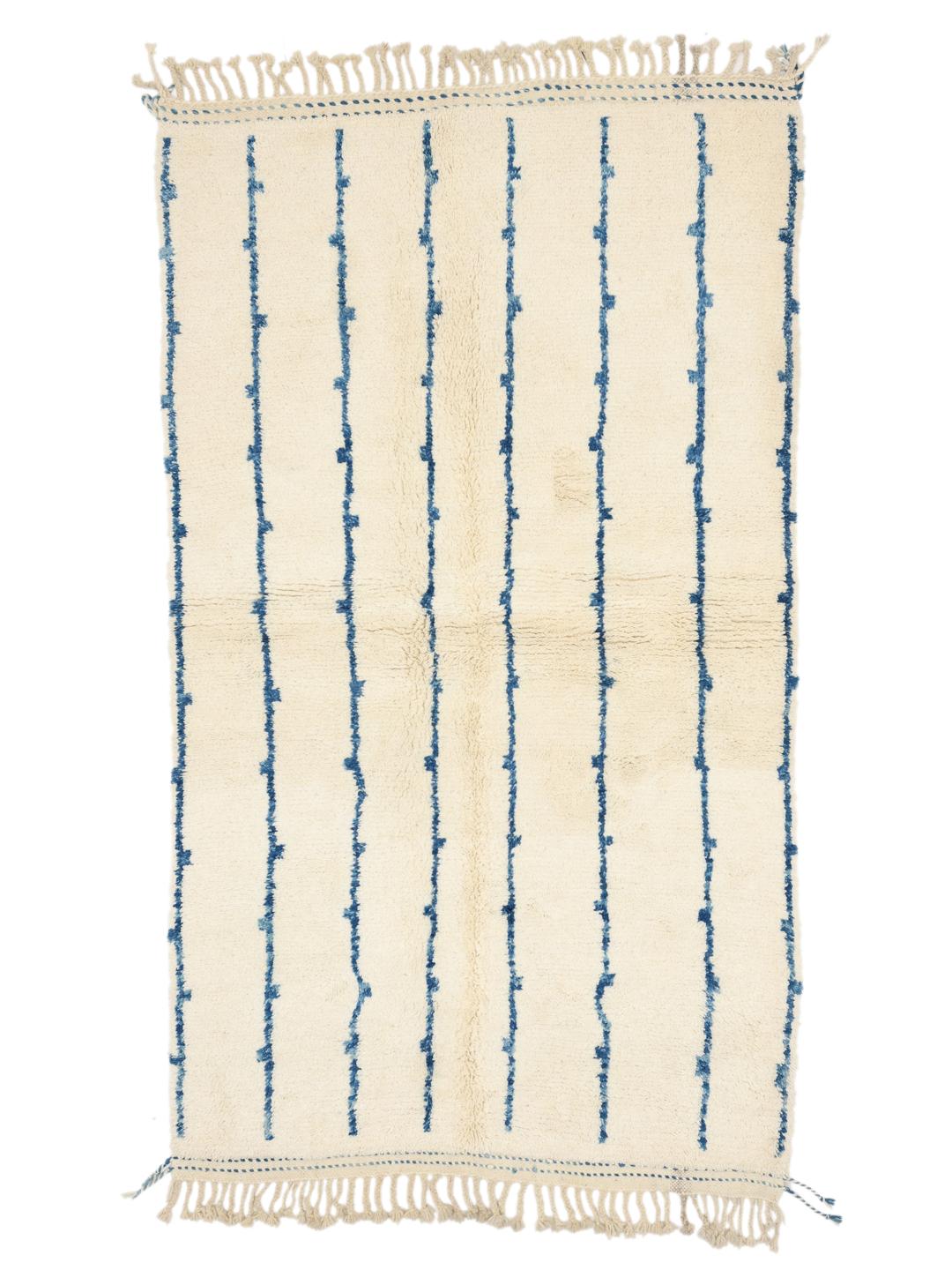 Handgeknoopt Marokkaans tapijt met blauwe strepen op een beige achtergrond van Wol