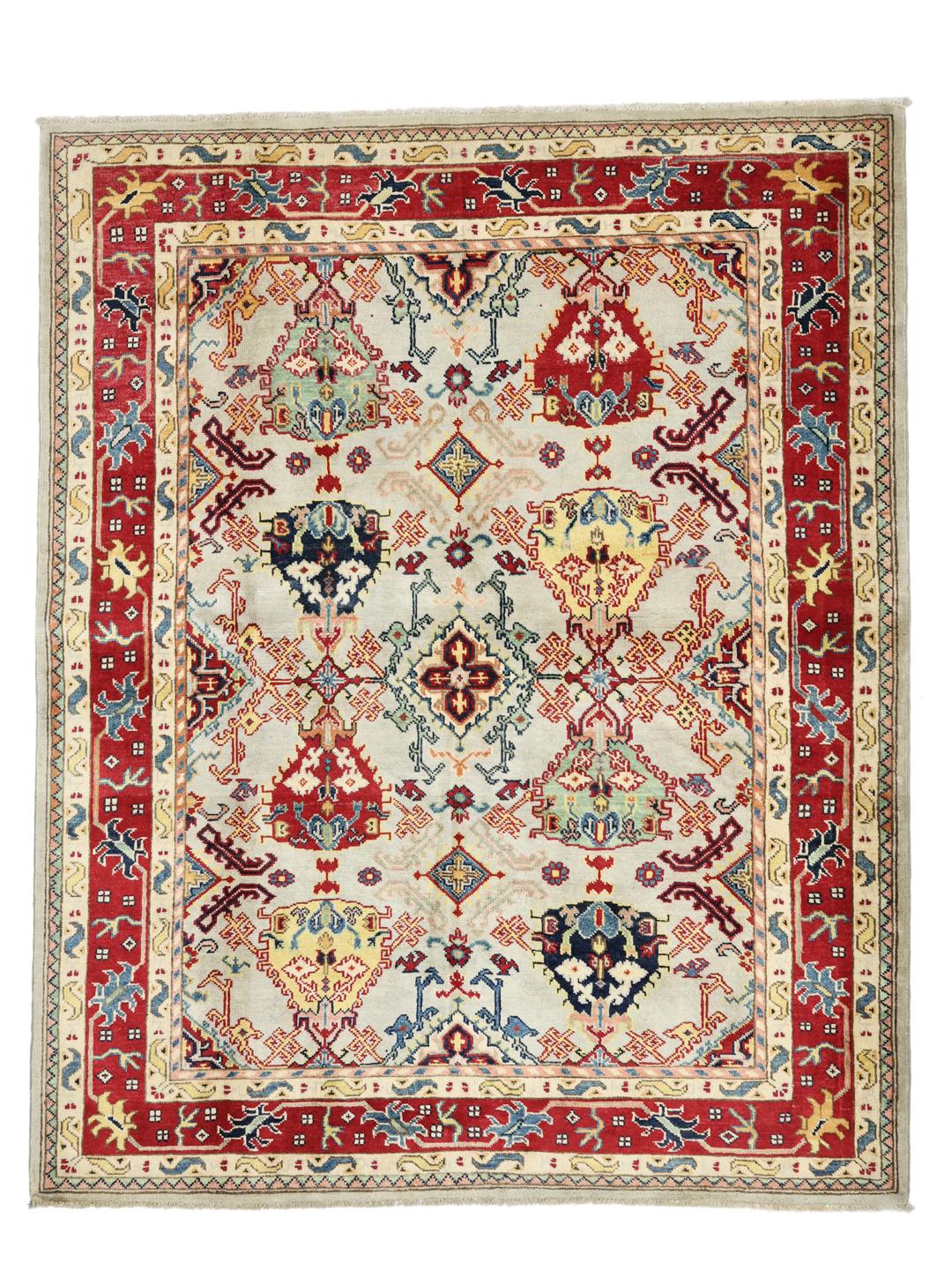 Tapis afghan noué à la main avec des motifs géométriques colorés sur un fond clair
