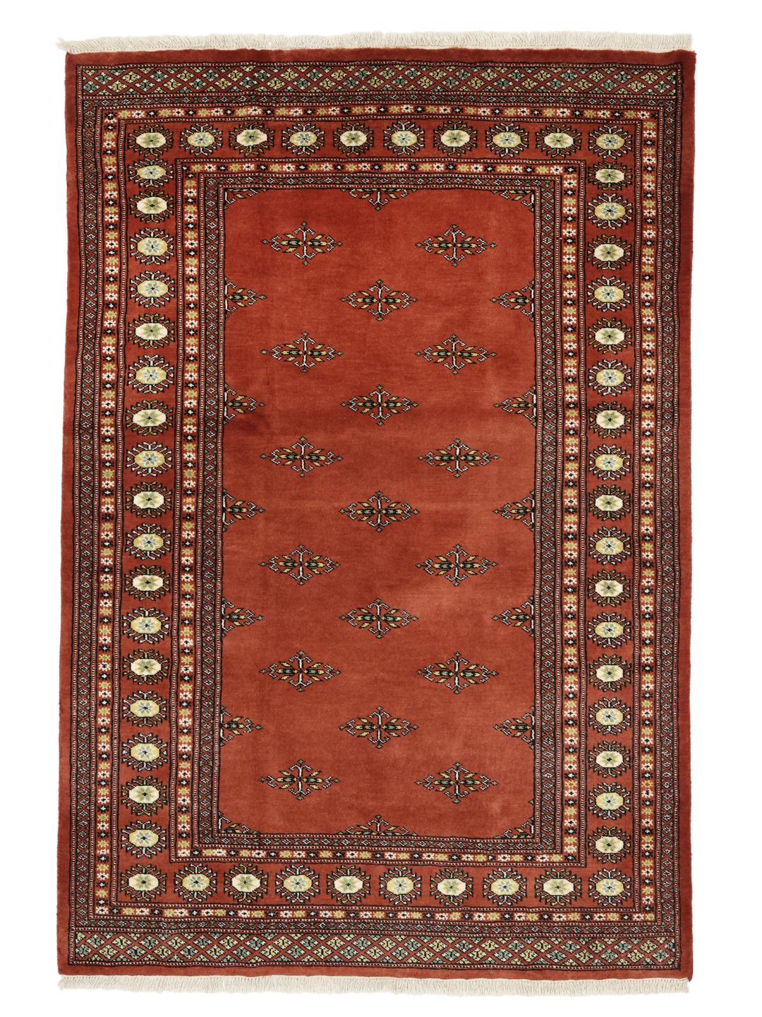 Handgeknoopt Pakistaans Bokhara 2ply tapijt in een dieprode kleur met traditionele motieven.