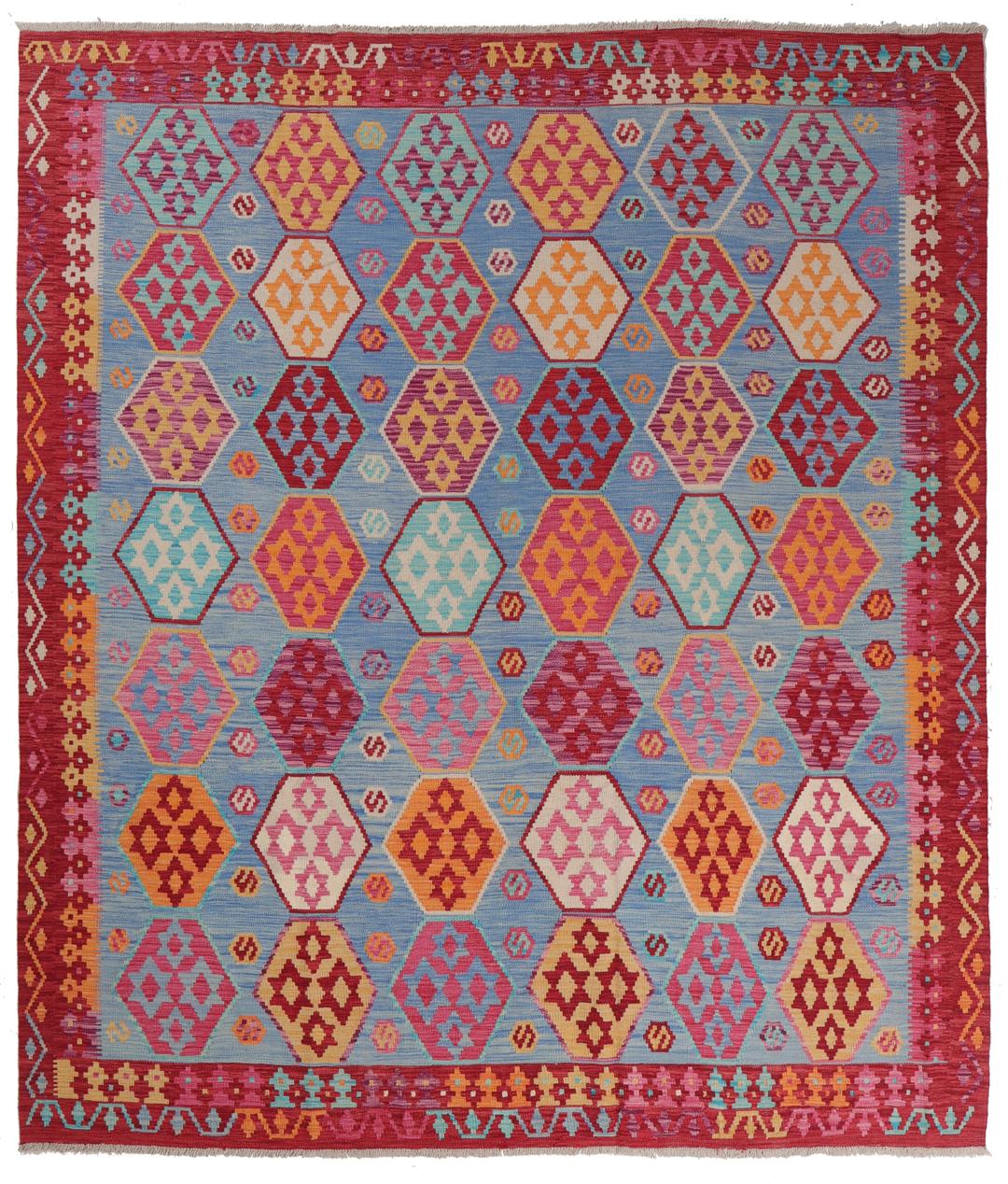 Et håndvævet Kelim Afghan Old Style-tæppe med farverige geometriske mønstre på en blå baggrund.