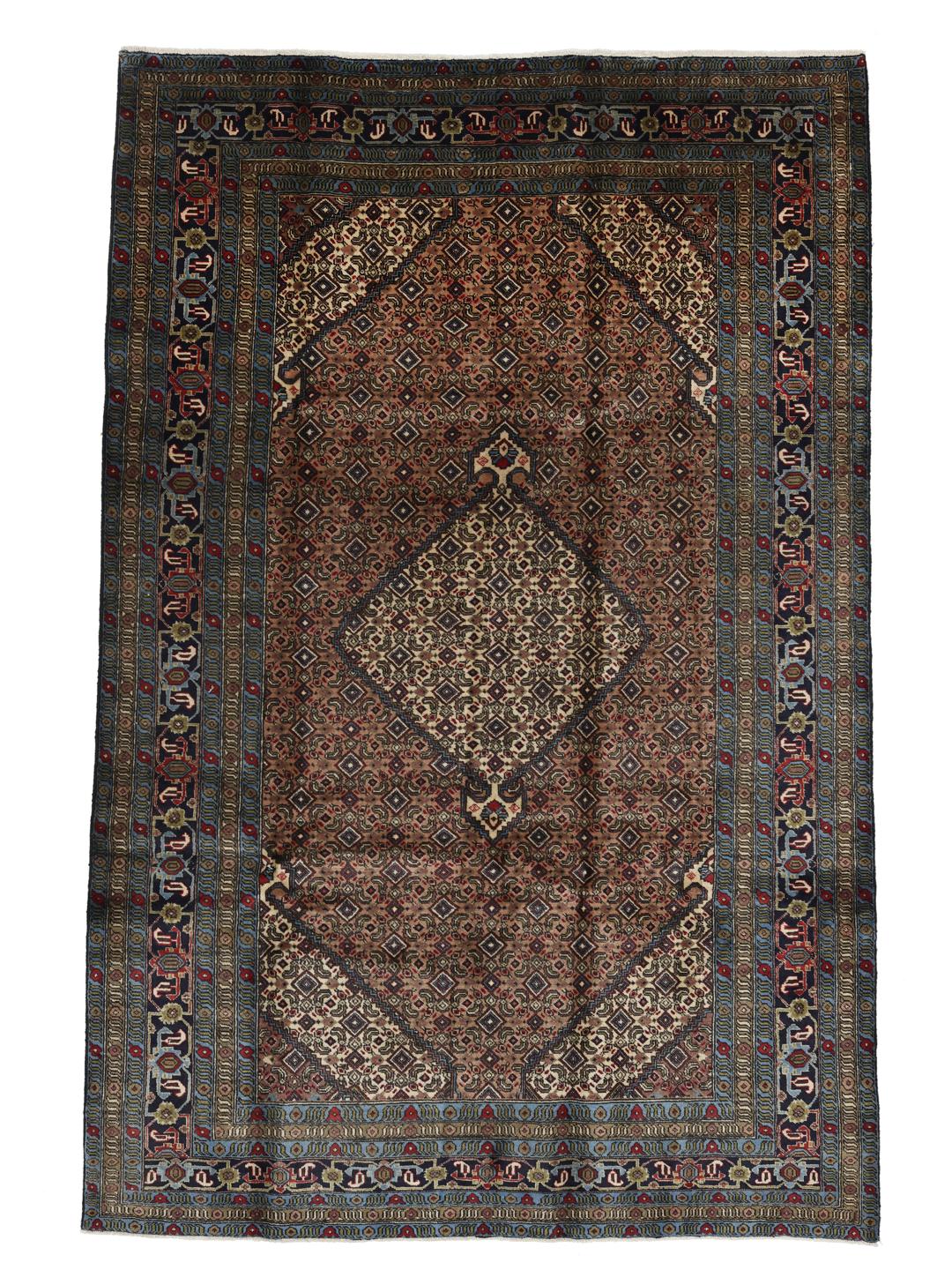 Tapis Ardebil noué à la main originaire du Moyen-Orient dans des tons marron et bleu foncé.