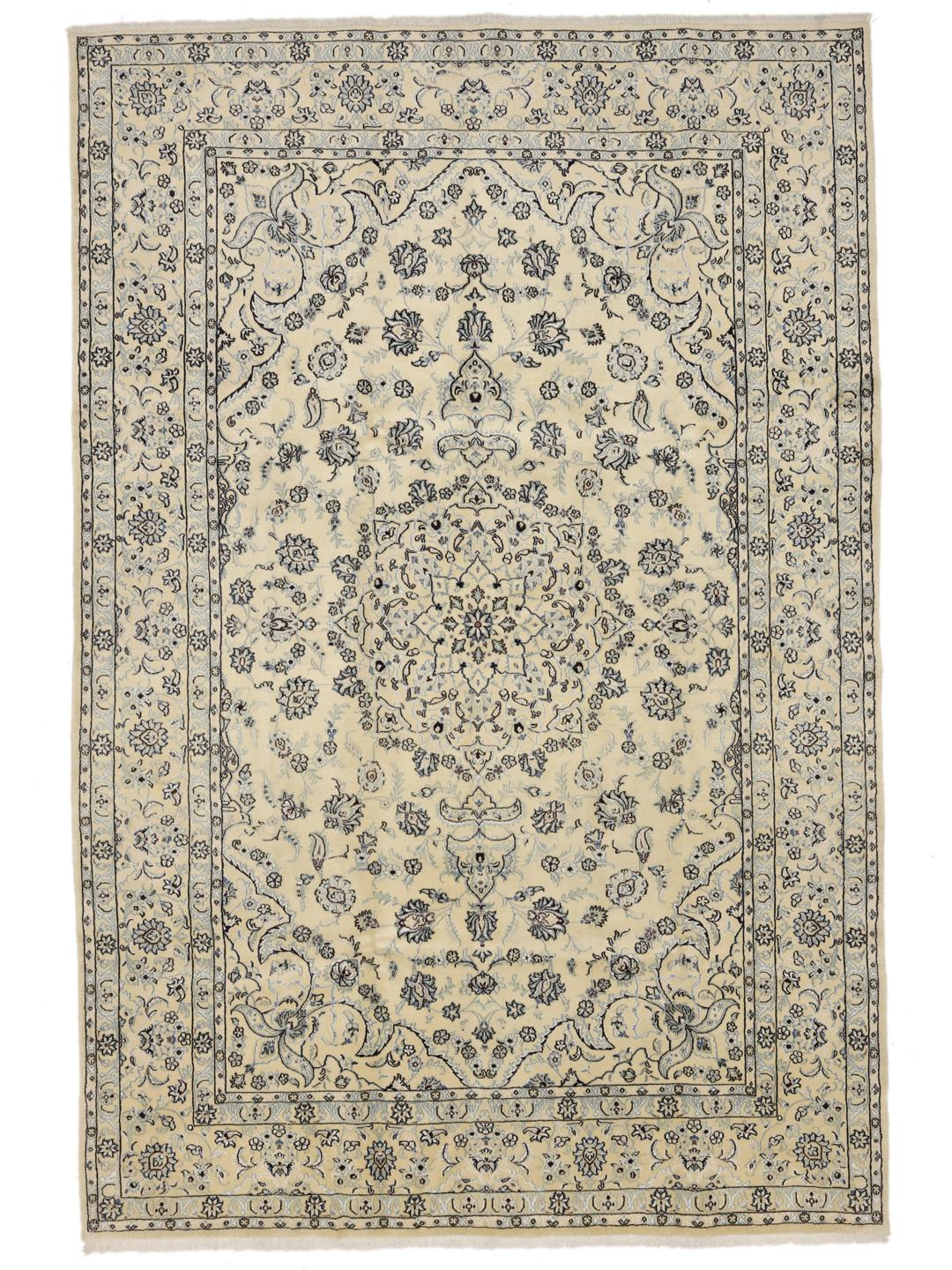 Handgeknoopt Nain-tapijt uit het Midden-Oosten in beige en blauw.