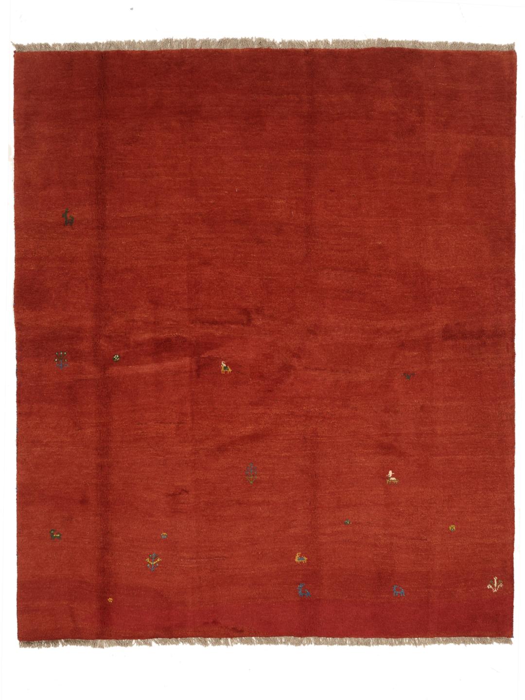 Tapis Gabbeh noué à la main originaire du Moyen-Orient dans une couleur rouge foncé vibrante