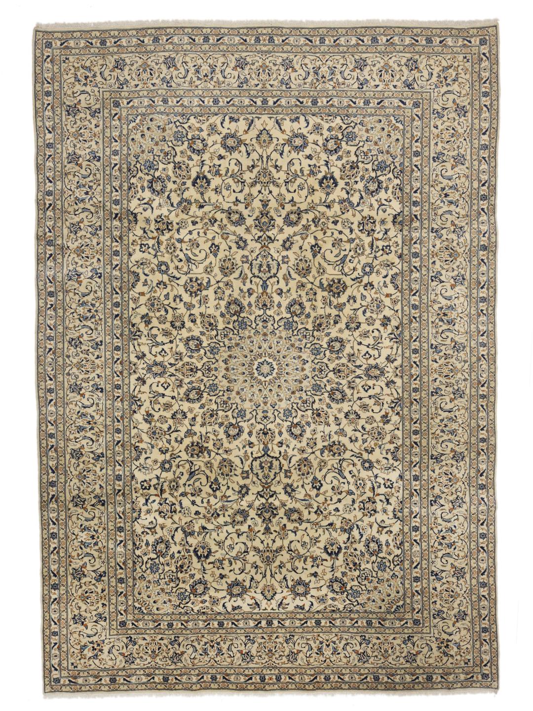 Handgeknoopt Keshan-tapijt uit het Midden-Oosten met een beige veld en bloemmotieven
