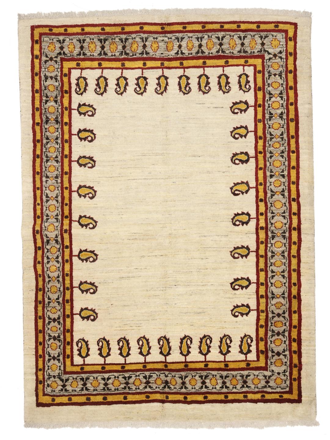 Et rektangulært Loribaft-uld-tæppe fra Mellemøsten med et beige felt og farverige kanter.