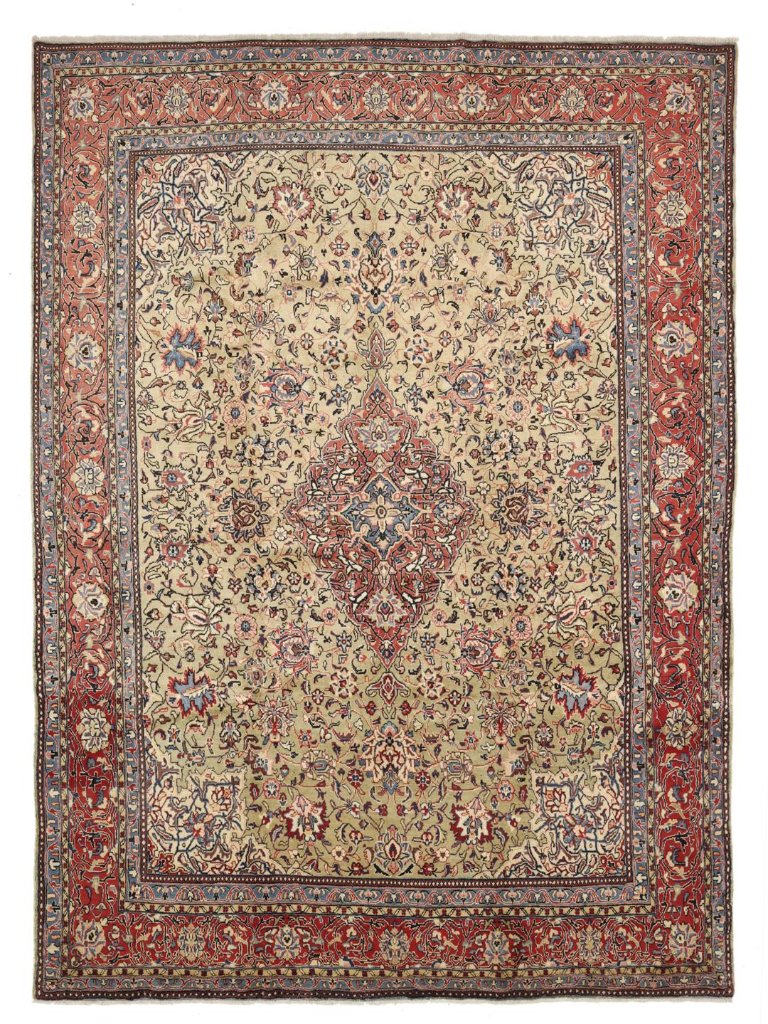 Handgeknoopt Sarough-tapijt uit het Midden-Oosten met een bloemenmedaillon in beige en rood.