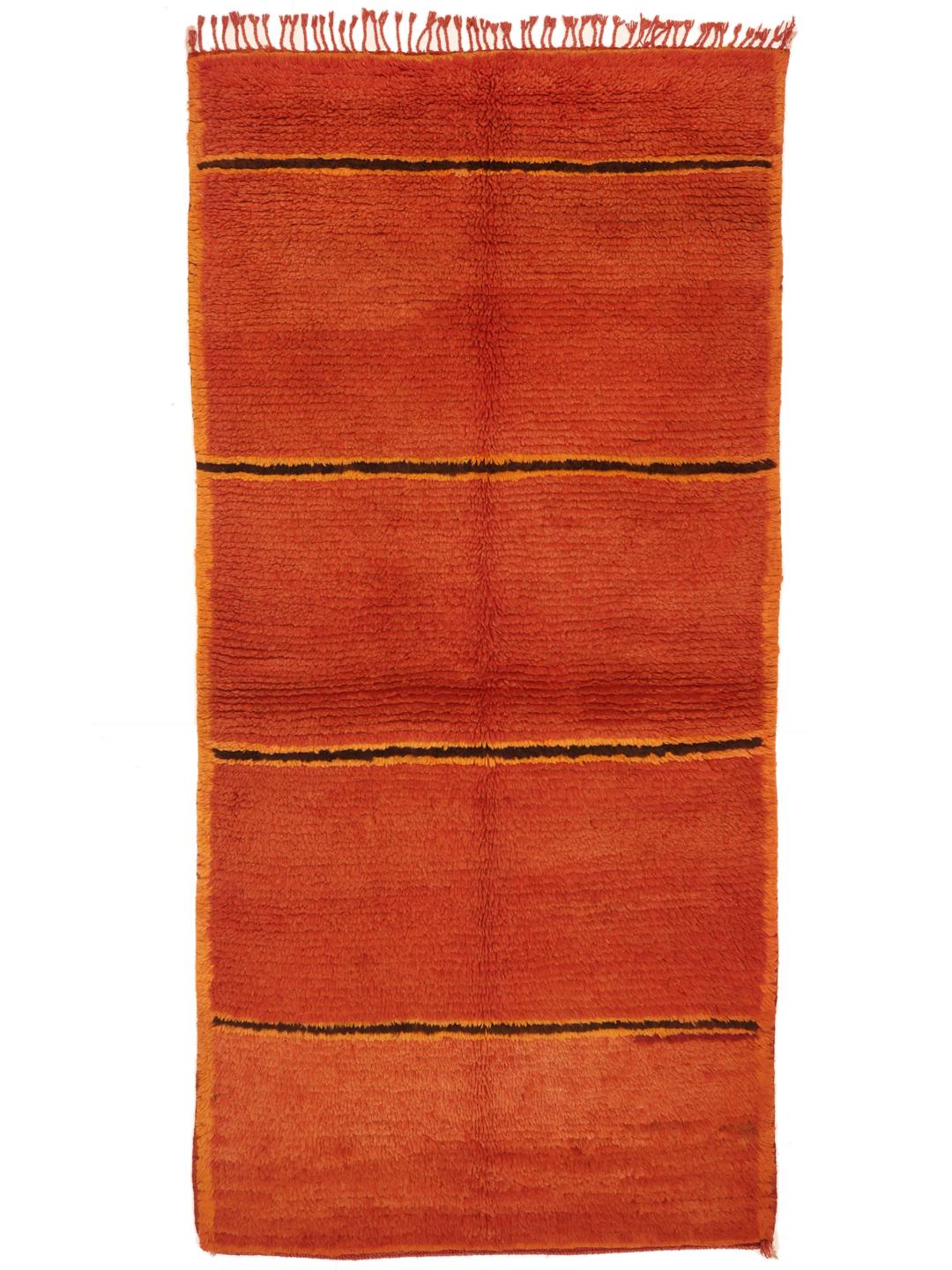Vintage orange håndknyttet marokkansk berbertæppe med mørke vandrette striber