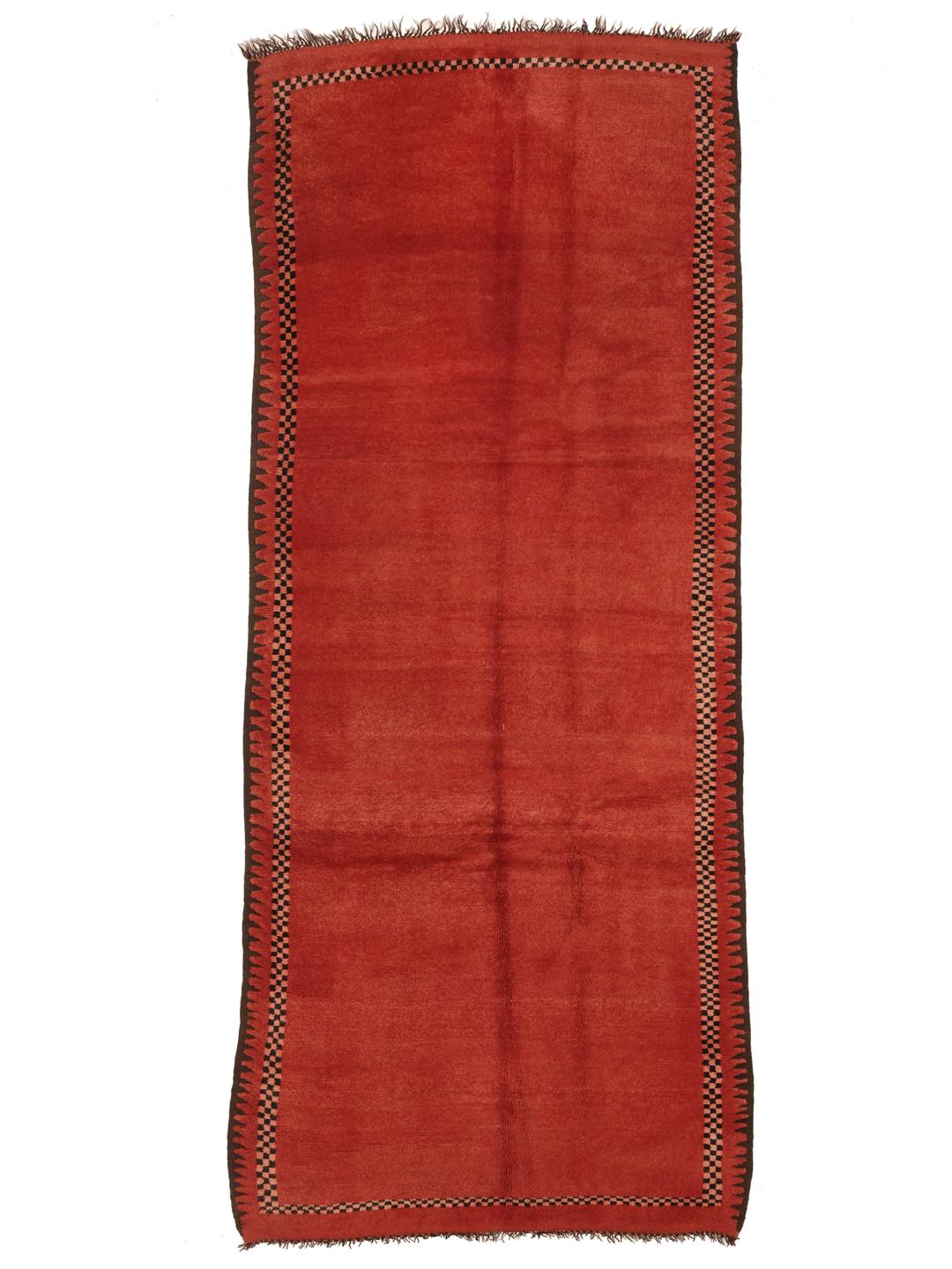 Vintage Marokkaanse loper in dieprood met een minimalistische decoratieve rand