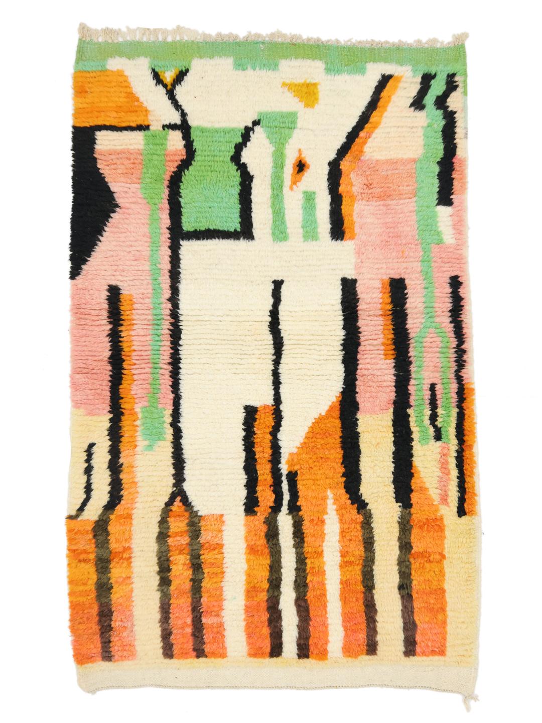 Een levendig, handgeknoopt Marokkaans Berber tapijt met abstracte motieven en felle kleuren.