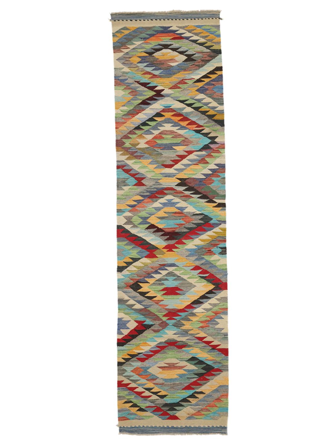 Handgemaakte Afghaanse kilim loper in meerkleurige geometrische patronen.