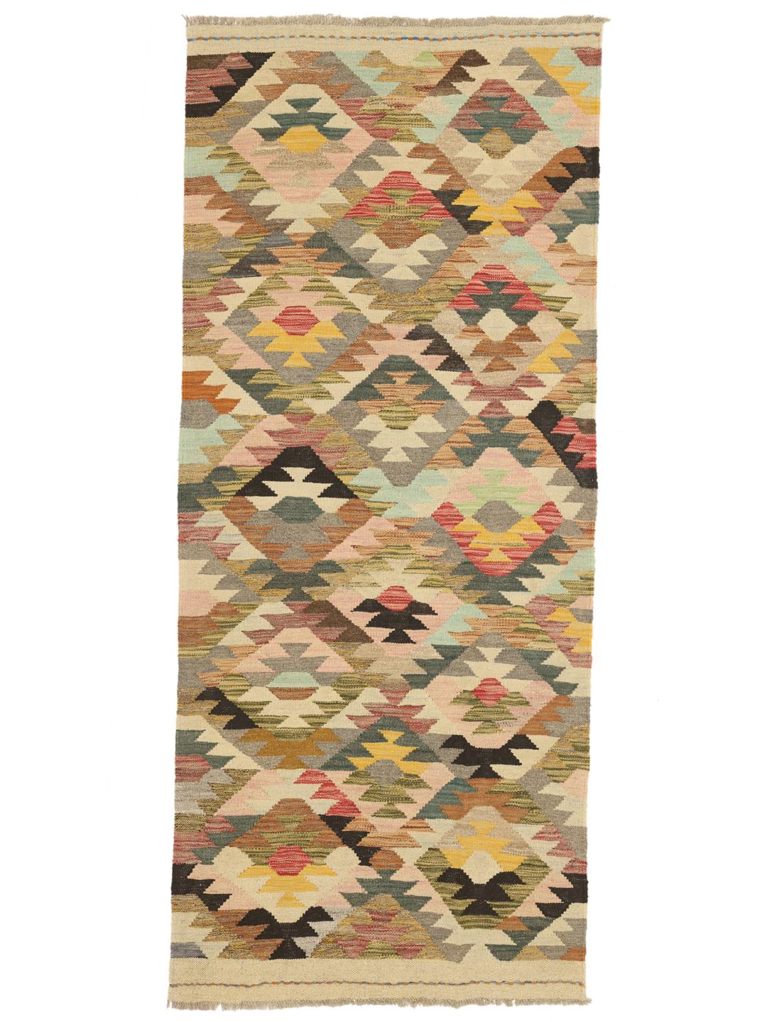 Een levendige, handgeweven loper uit Afghanistan met een veelkleurig geometrisch ruitpatroon.