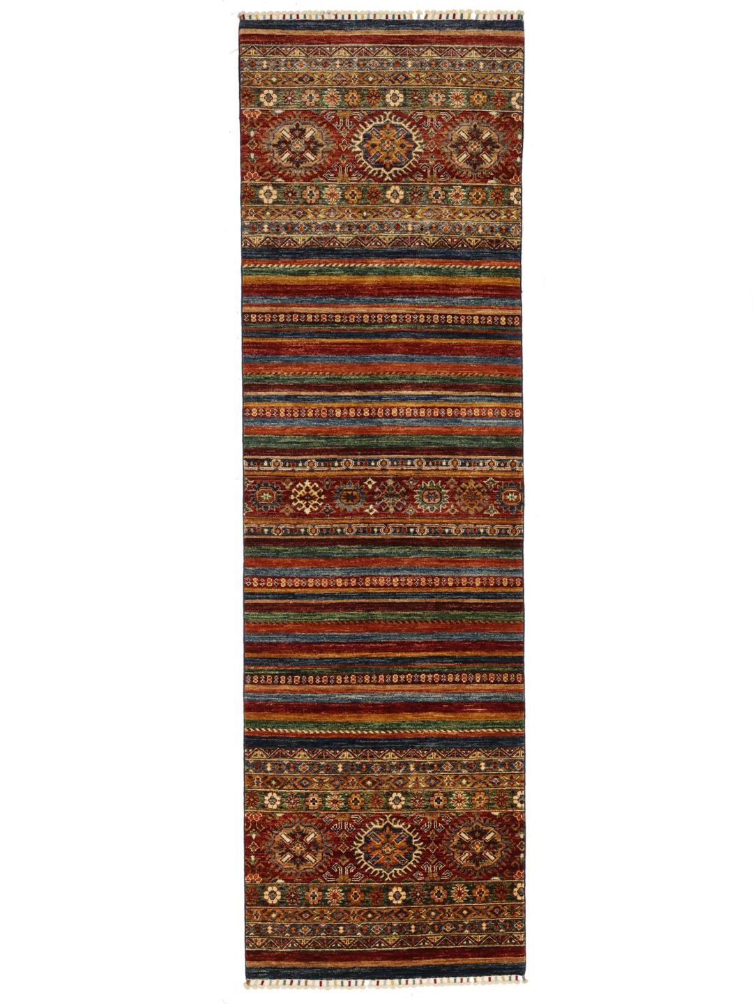 Een handgeknoopte loper uit Afghanistan met een levendig rood en meerkleurig geometrisch ontwerp.