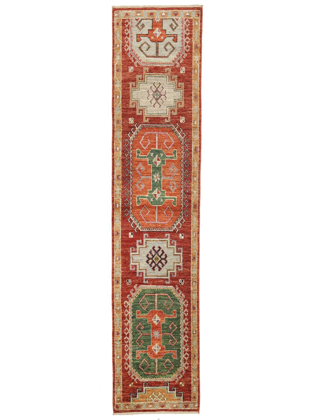 Handgeknoopte Kazak loper uit Afghanistan met levendige rode, groene en beige geometrische patronen.