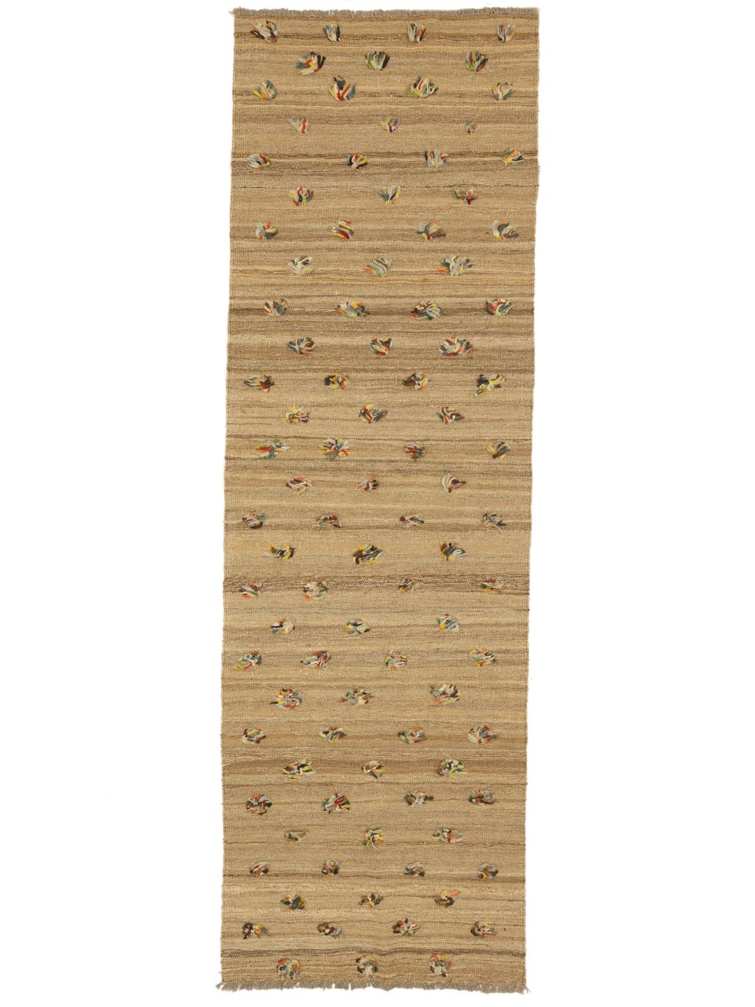 Handgeweven Kelim loper uit het Midden-Oosten met een beige basis en verspreide veelkleurige wollen accenten