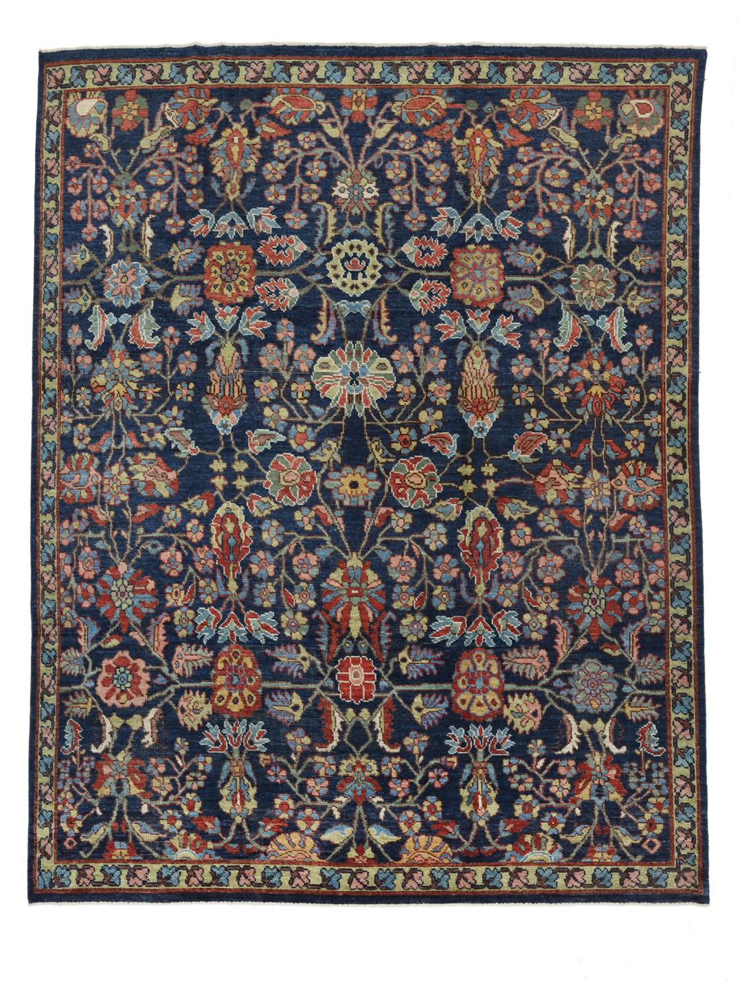 Una alfombra Usak anudada a mano de Afganistán con un campo azul oscuro y patrones florales.