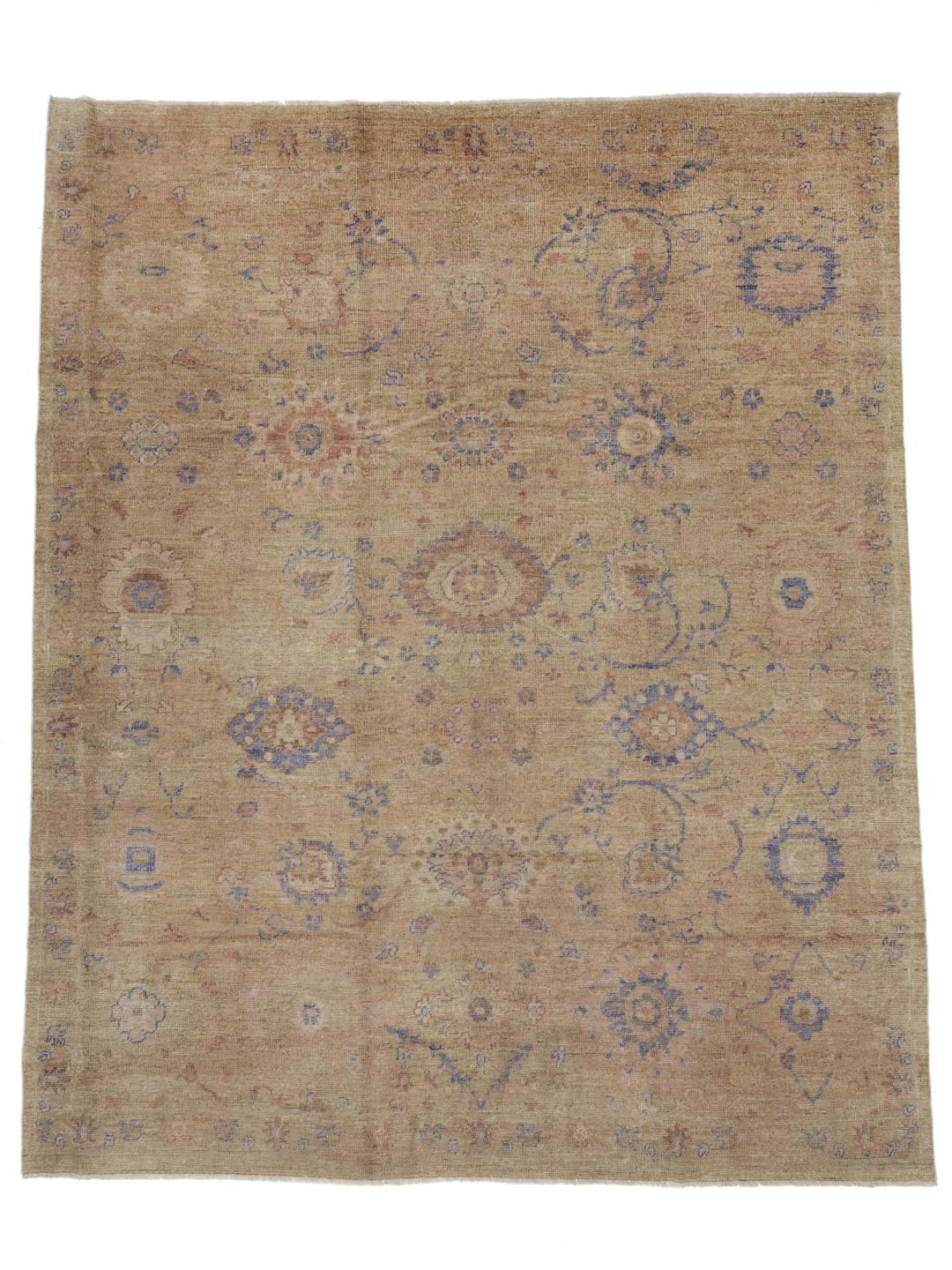 Alfombra afgana Usak anudada a mano con un campo beige y motivos florales