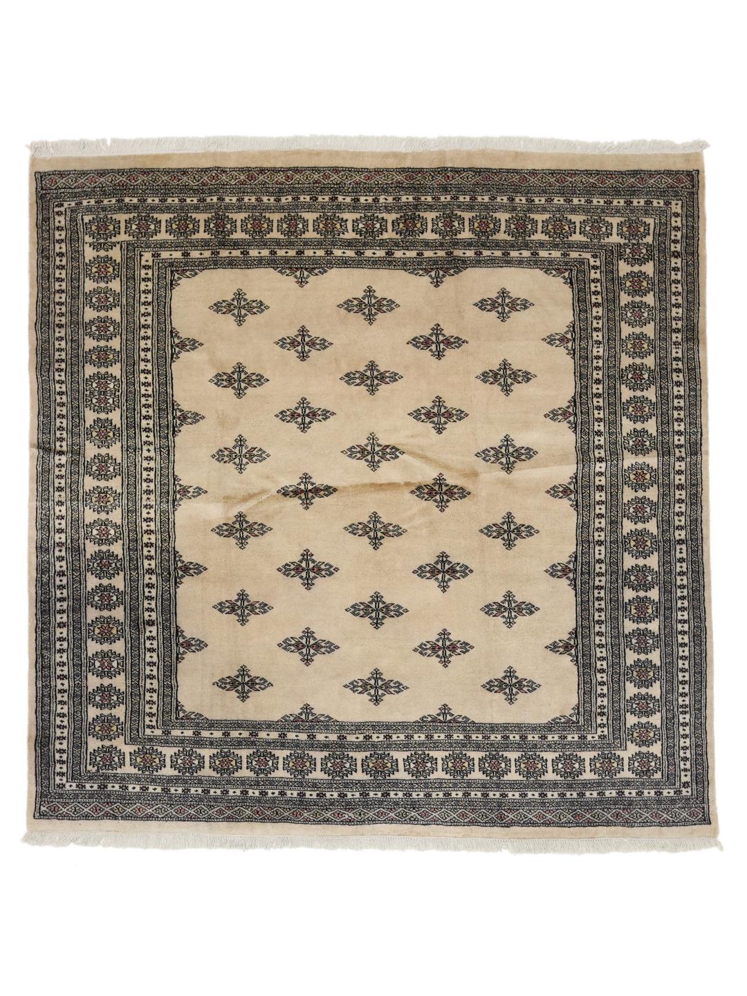 vierkant vloerkleed uit Pakistan in het beige